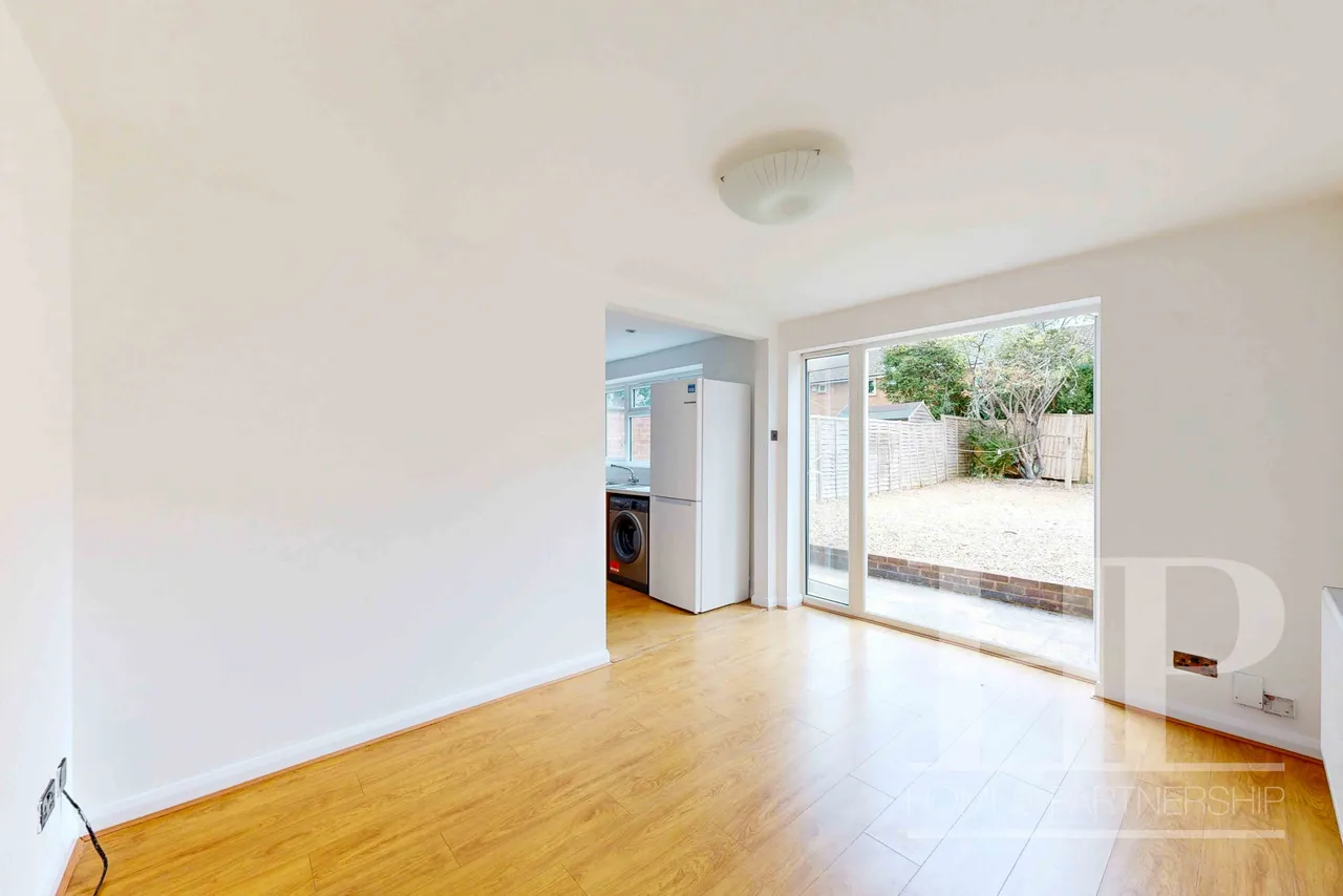 Priors Walk, Crawley, RH10, photo 4