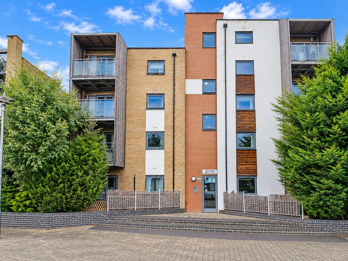 1 bed flat for sale, Hawkins Road, Colchester, CO2