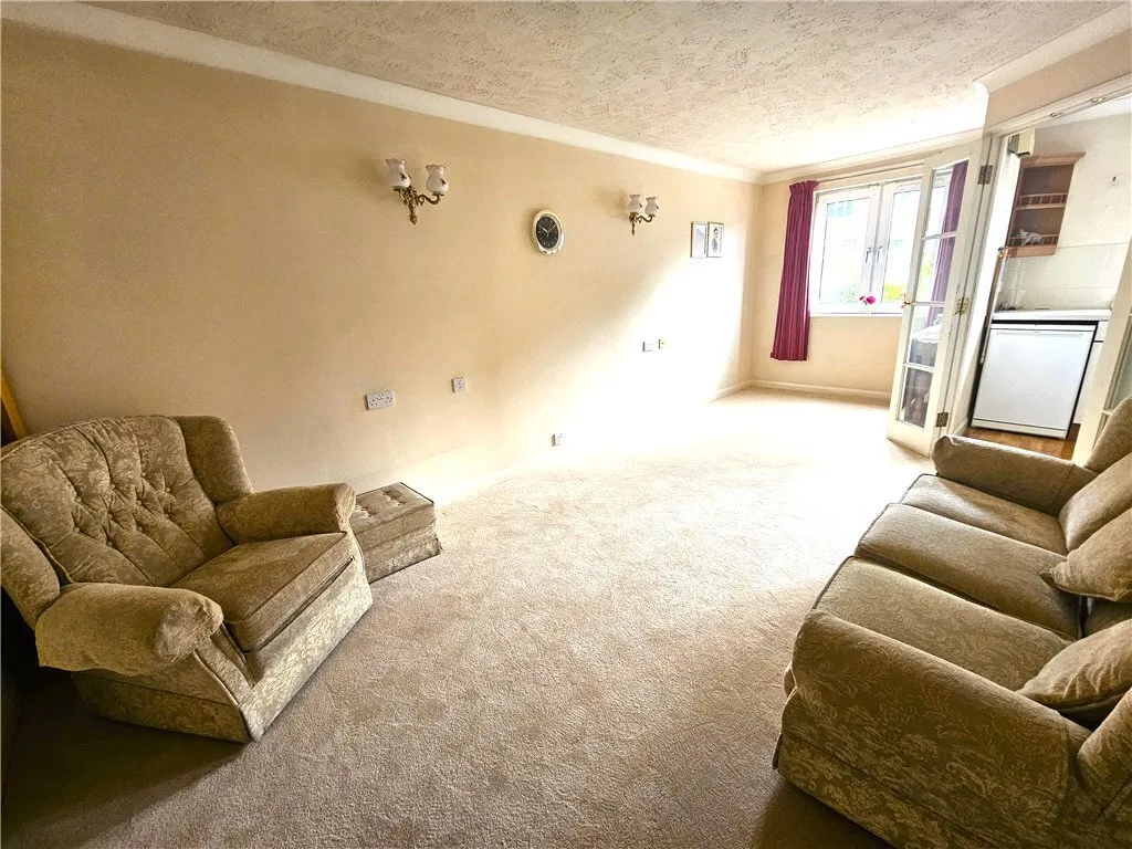 Bourne Court, Croydon Road, Caterham, Surrey, CR3, photo 16