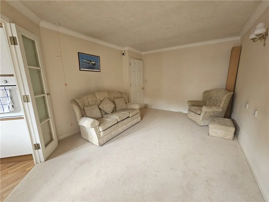 Bourne Court, Croydon Road, Caterham, Surrey, CR3, photo 4