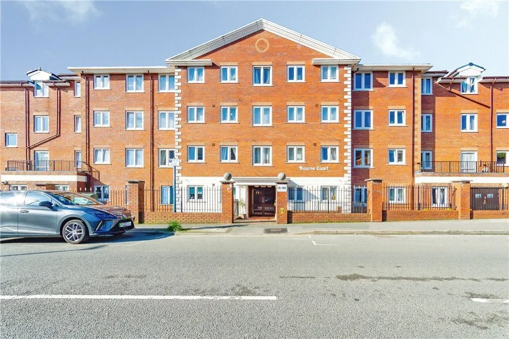 Bourne Court, Croydon Road, Caterham, Surrey, CR3, photo 15