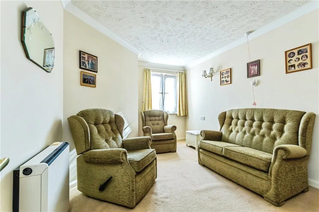 Bourne Court, Croydon Road, Caterham, Surrey, CR3, photo 10