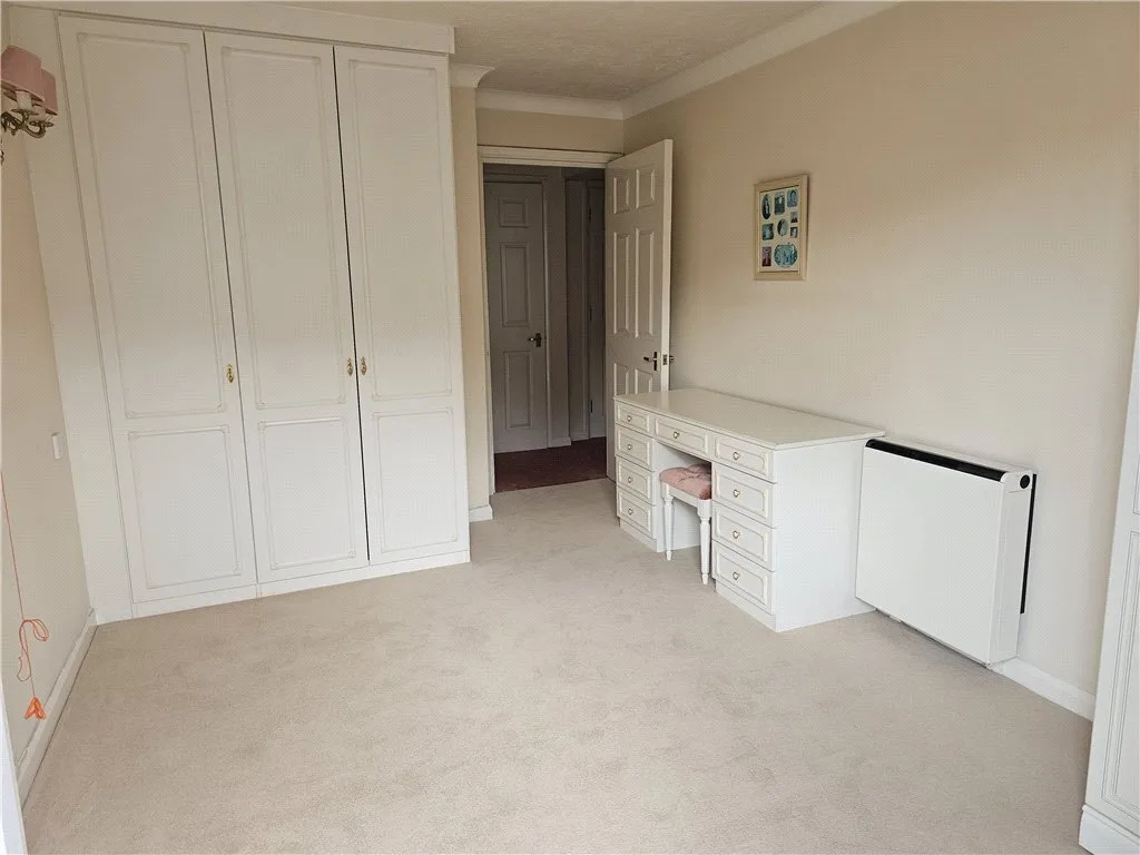 Bourne Court, Croydon Road, Caterham, Surrey, CR3, photo 6