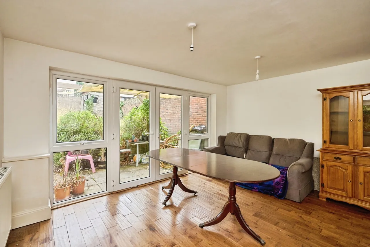 Castle Road, Newport, PO30, photo 5