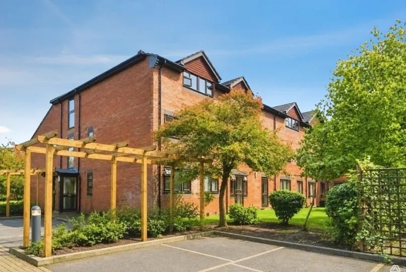 2 bed flat for sale, Albert Walk, Crowthorne, RG45