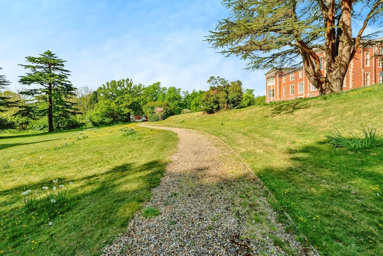Cambridge Square, Redhill, photo 13