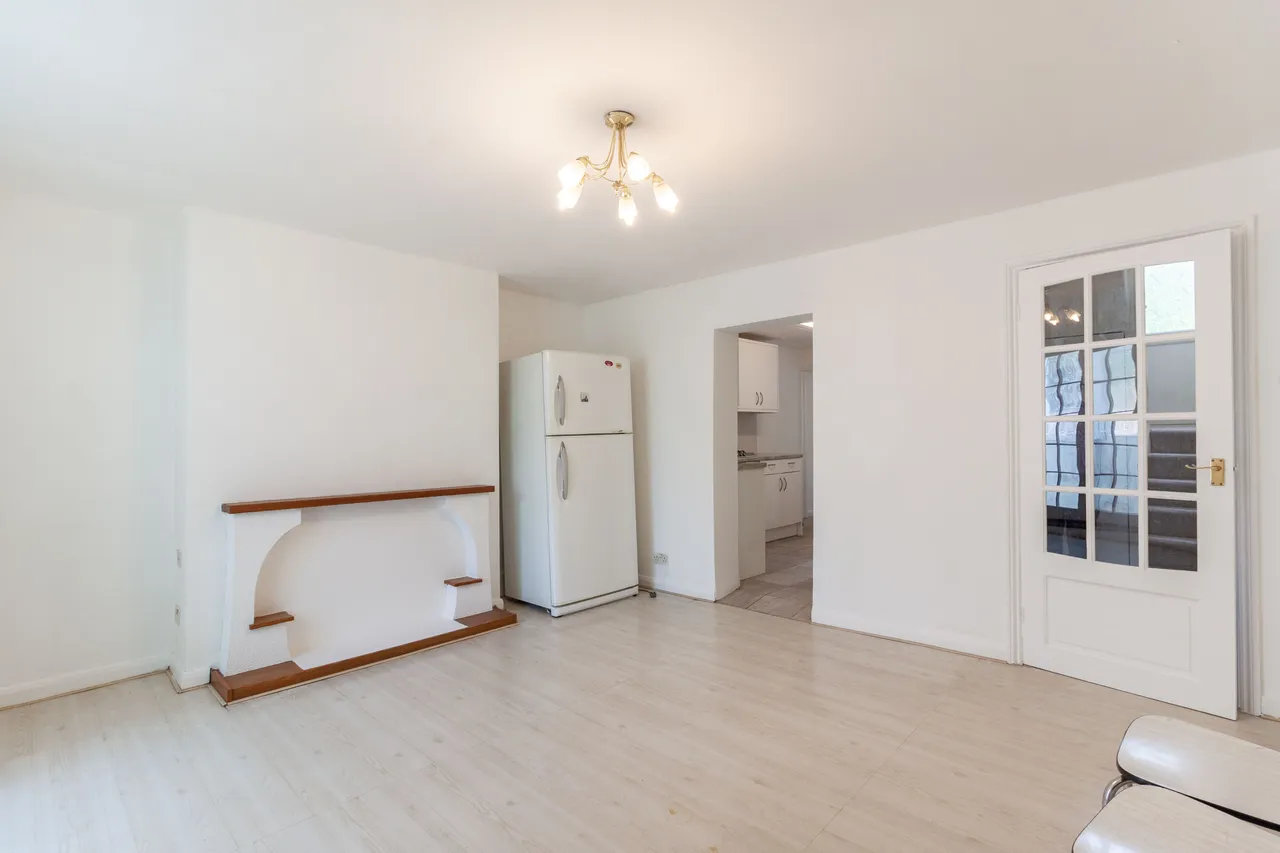 207 Askew Road, London, photo 9