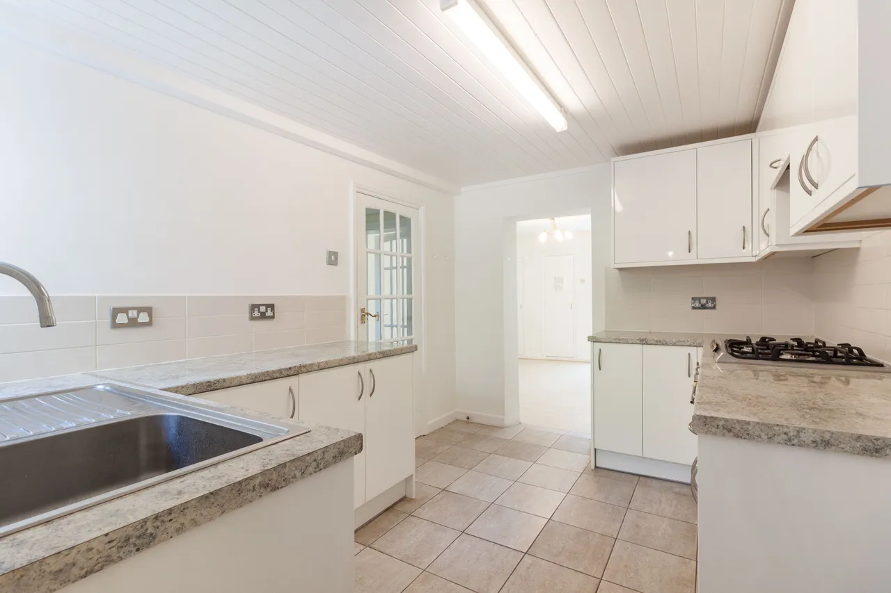 207 Askew Road, London, photo 8