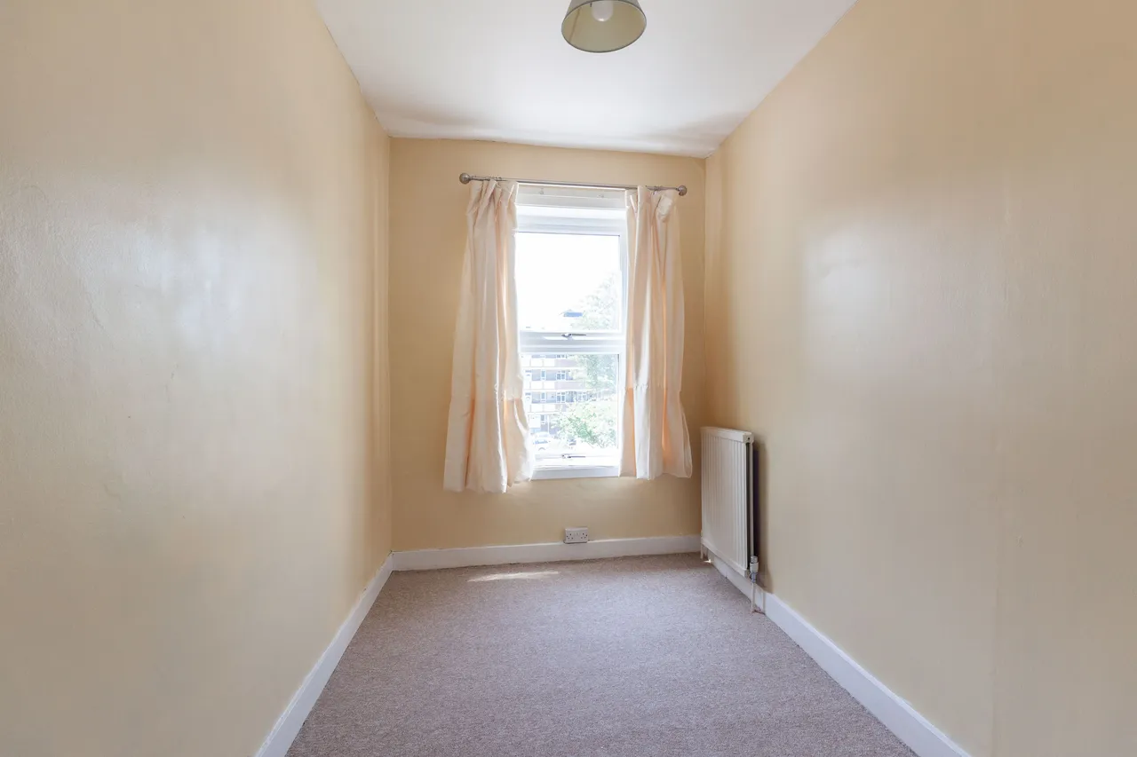 207 Askew Road, London, photo 11