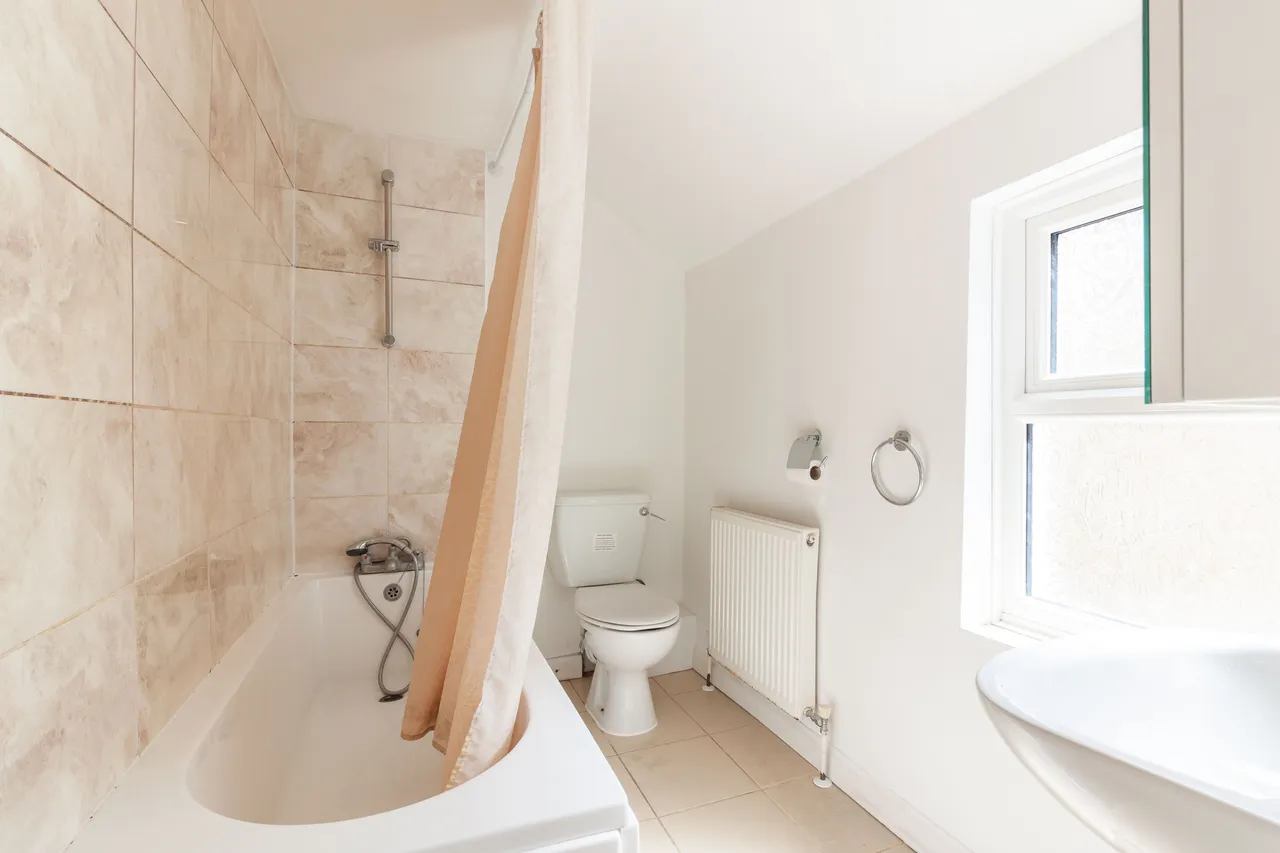 207 Askew Road, London, photo 6