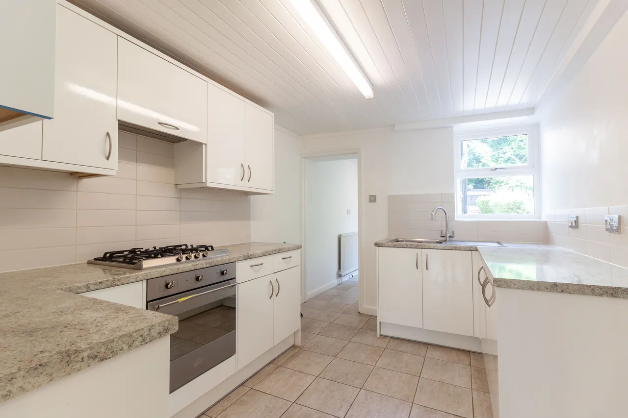 207 Askew Road, London, photo 3