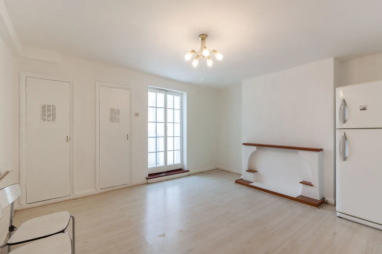 207 Askew Road, London, photo 2