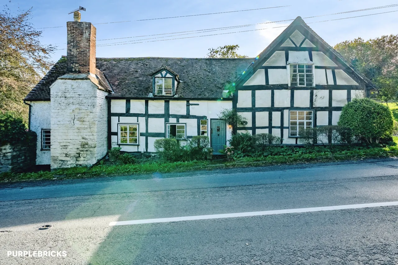 3 bed house for sale, Lyons Hall, Kington, HR5