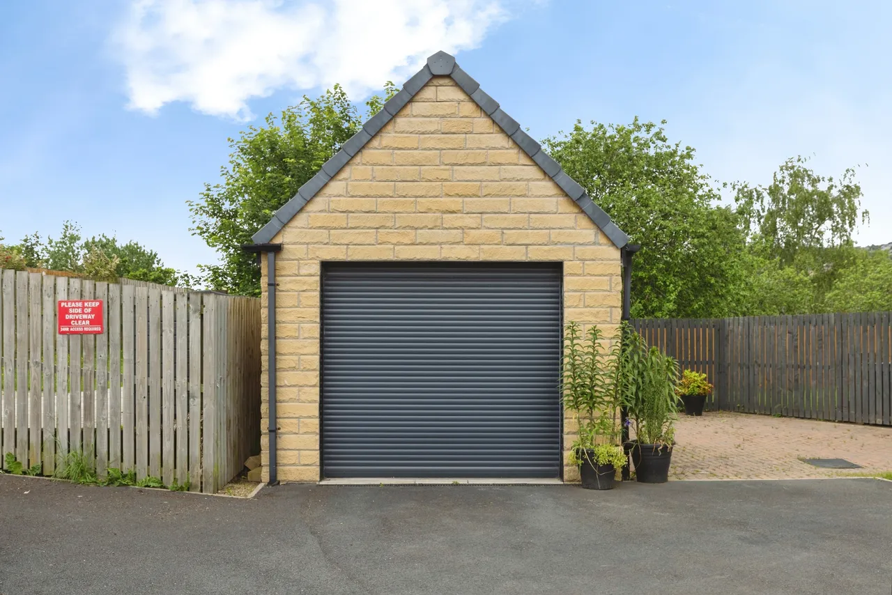 Mill Rise, Huddersfield, photo 8