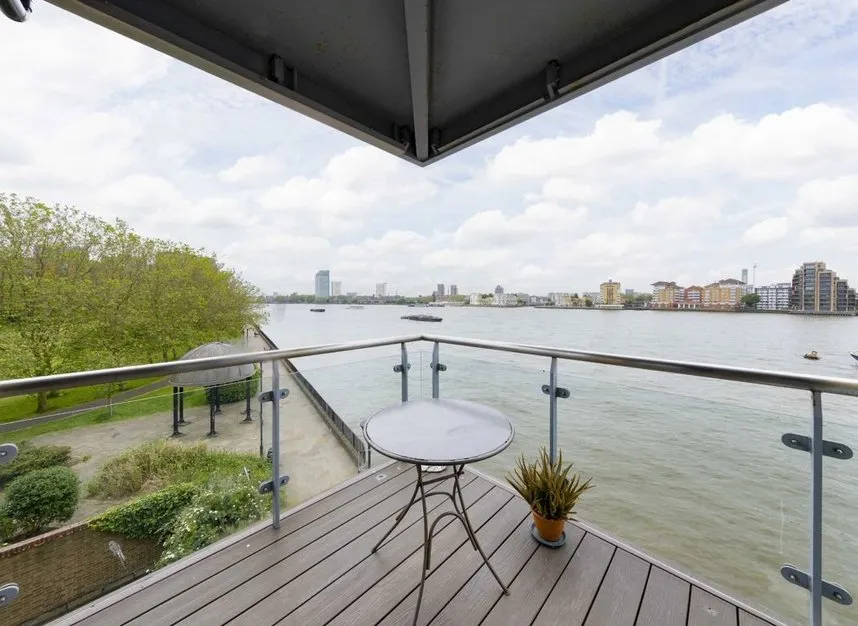 2 bed property to rent, Westferry Road, Canary Wharf, E14