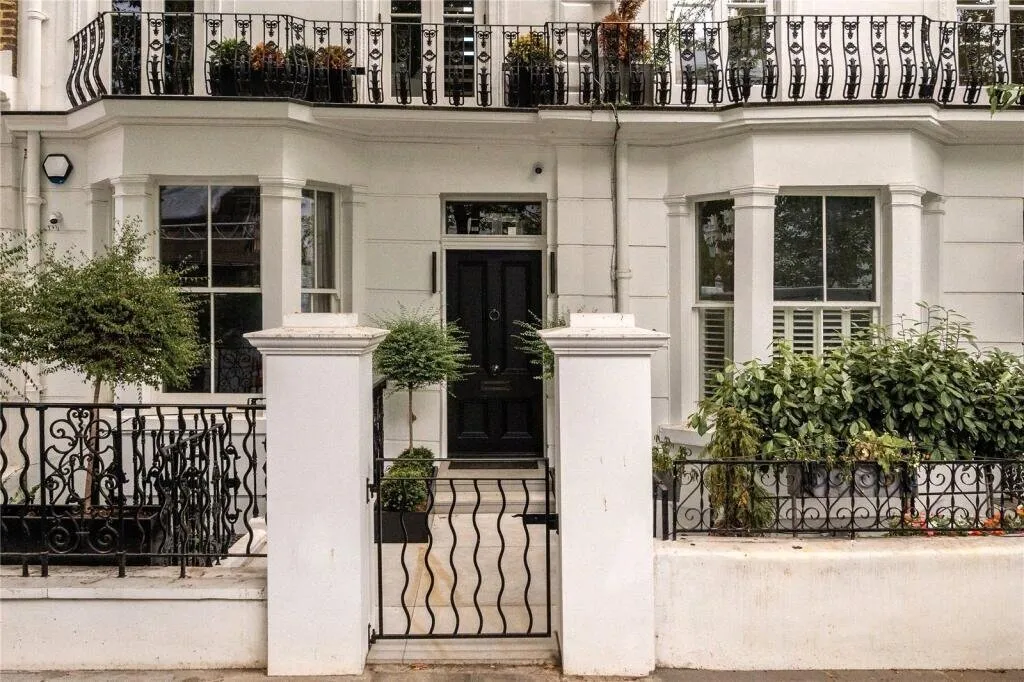 Berkeley Gardens, London, W8, photo 2