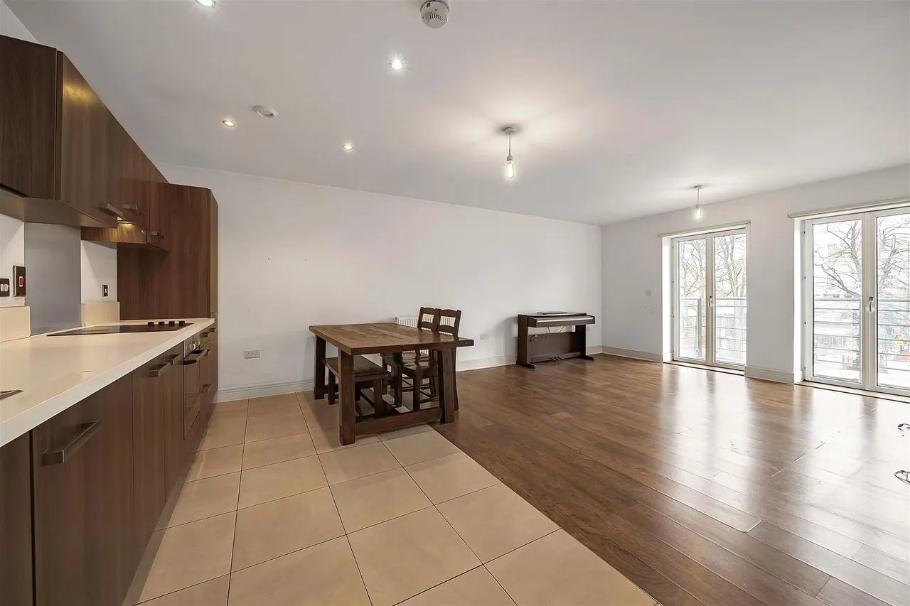 2 bed flat to rent, Holford Way, Putney, SW15