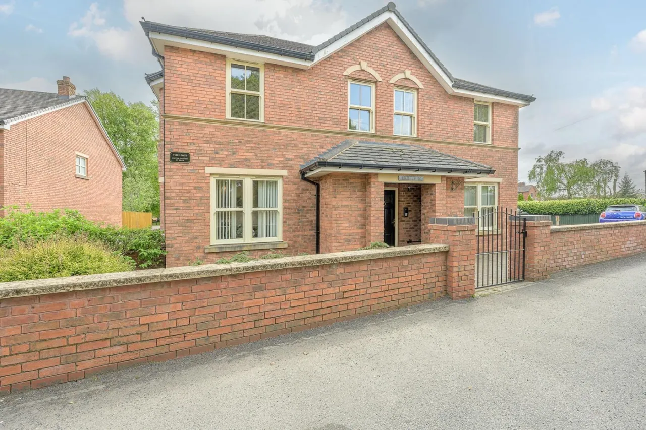 2 bed flat for sale — Catholic Lane, Sedgley