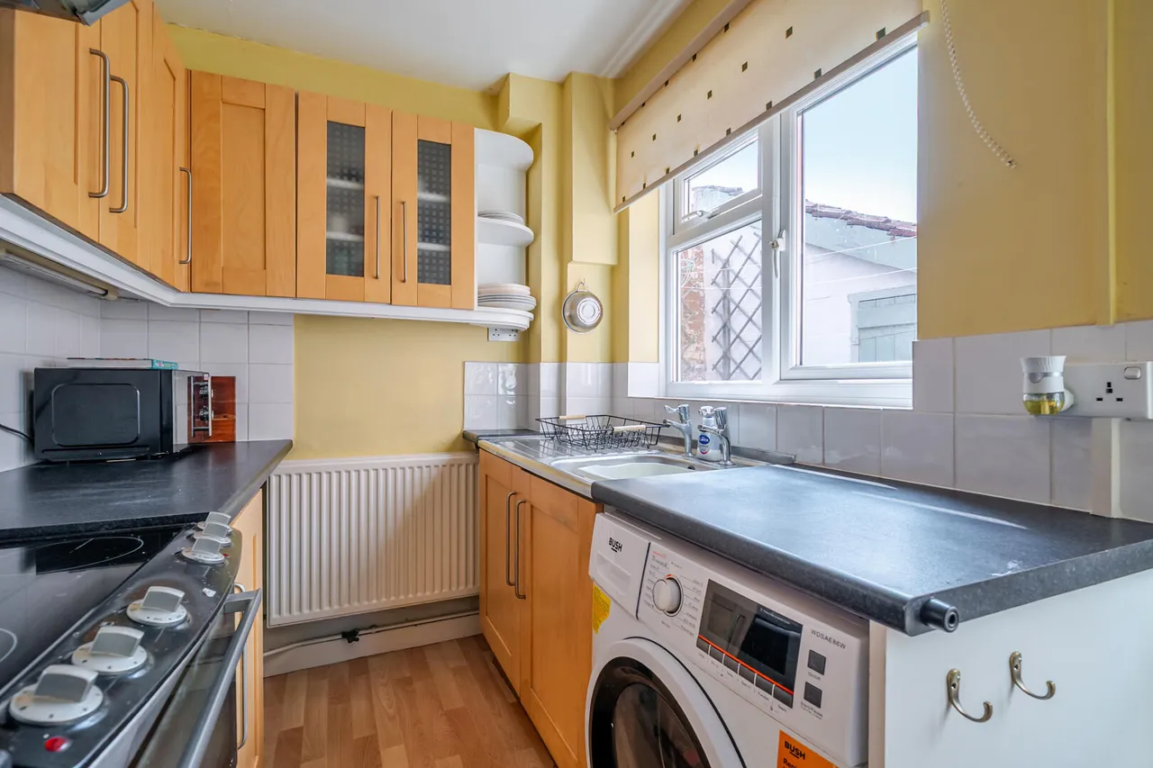 Forefield Terrace, Rowde, SN10, photo 15