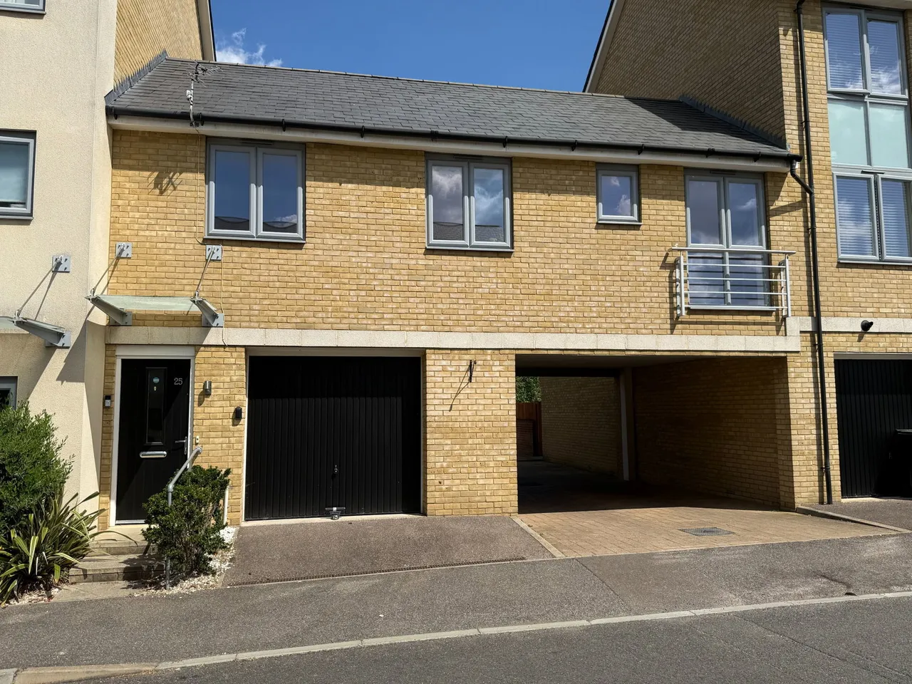 2 bed flat for sale — Integral garage and no service charges