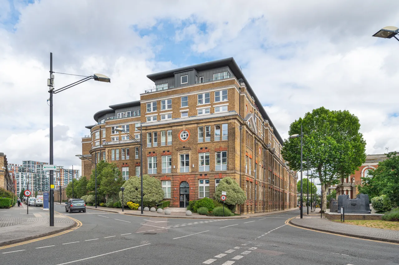 1 bed flat for sale — Flat 99 Building 22, Cadogan Road, London