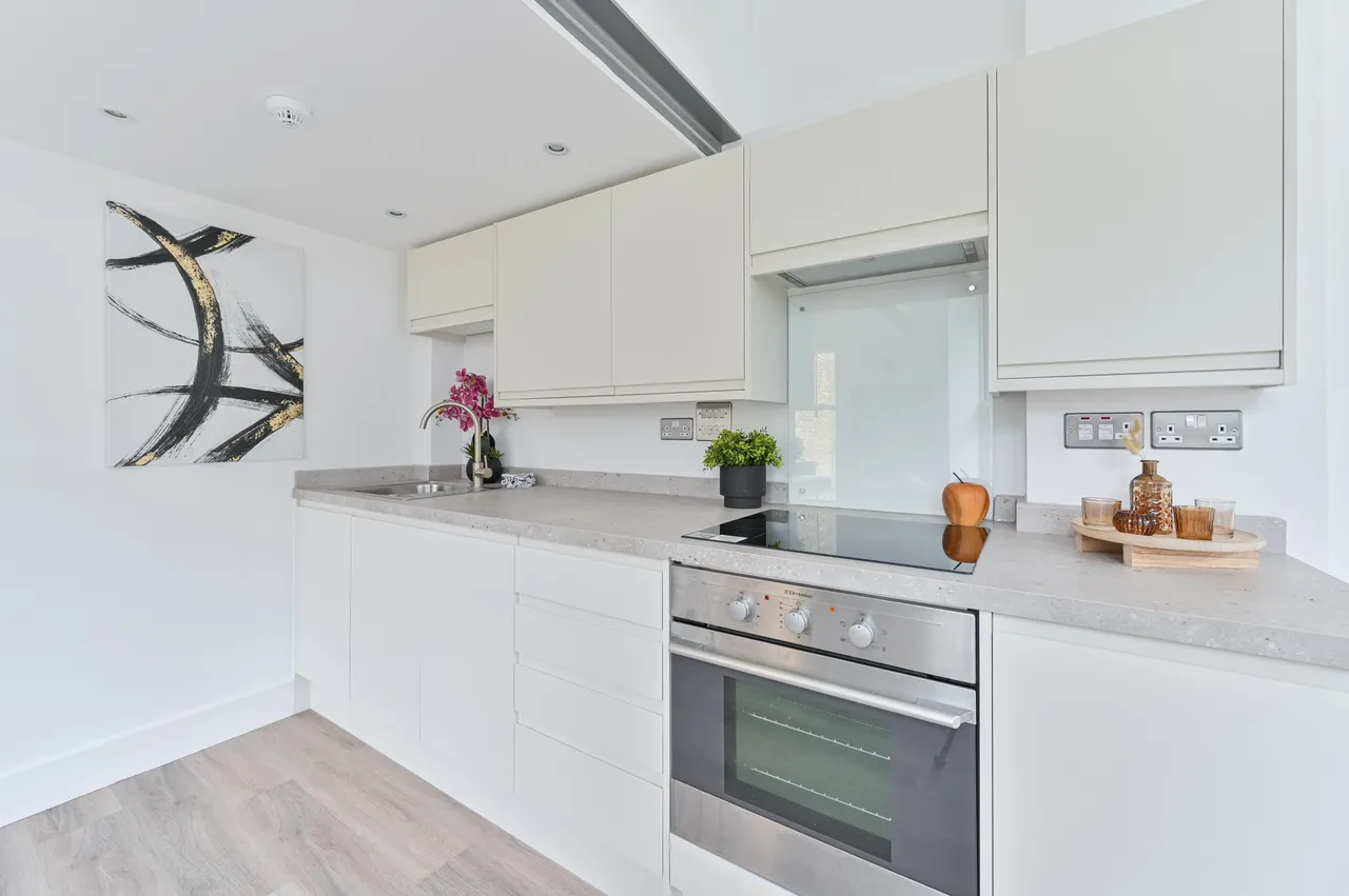 Flat 99 Building 22, Cadogan Road, London, photo 3