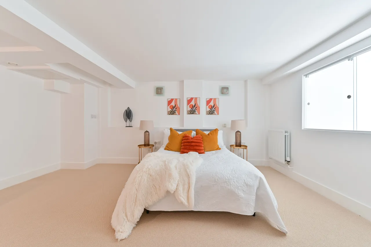 Flat 99 Building 22, Cadogan Road, London, photo 12
