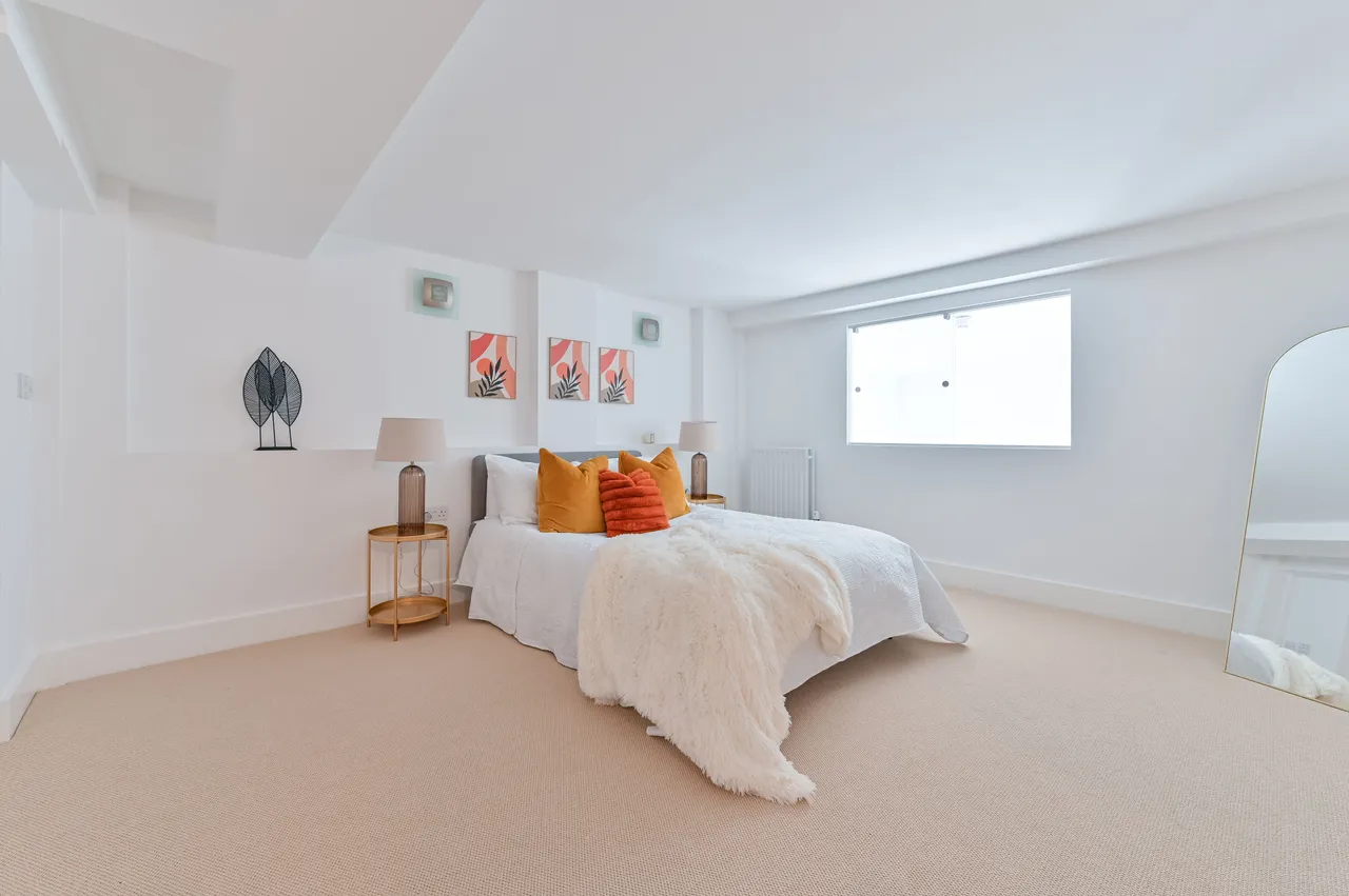 Flat 99 Building 22, Cadogan Road, London, photo 4