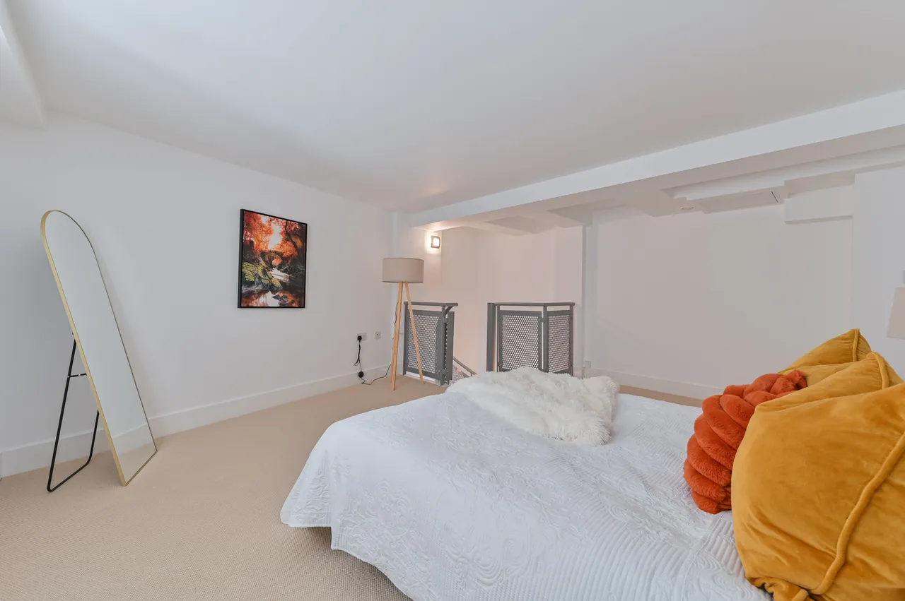 Flat 99 Building 22, Cadogan Road, London, photo 9