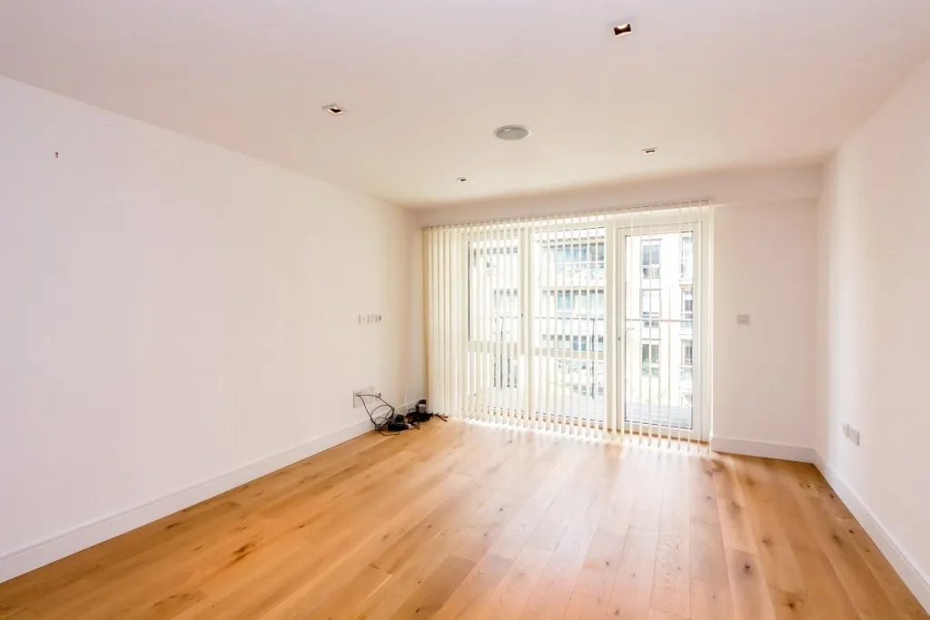 2 bed flat to rent, Kew Bridge Road, Brentford, TW8