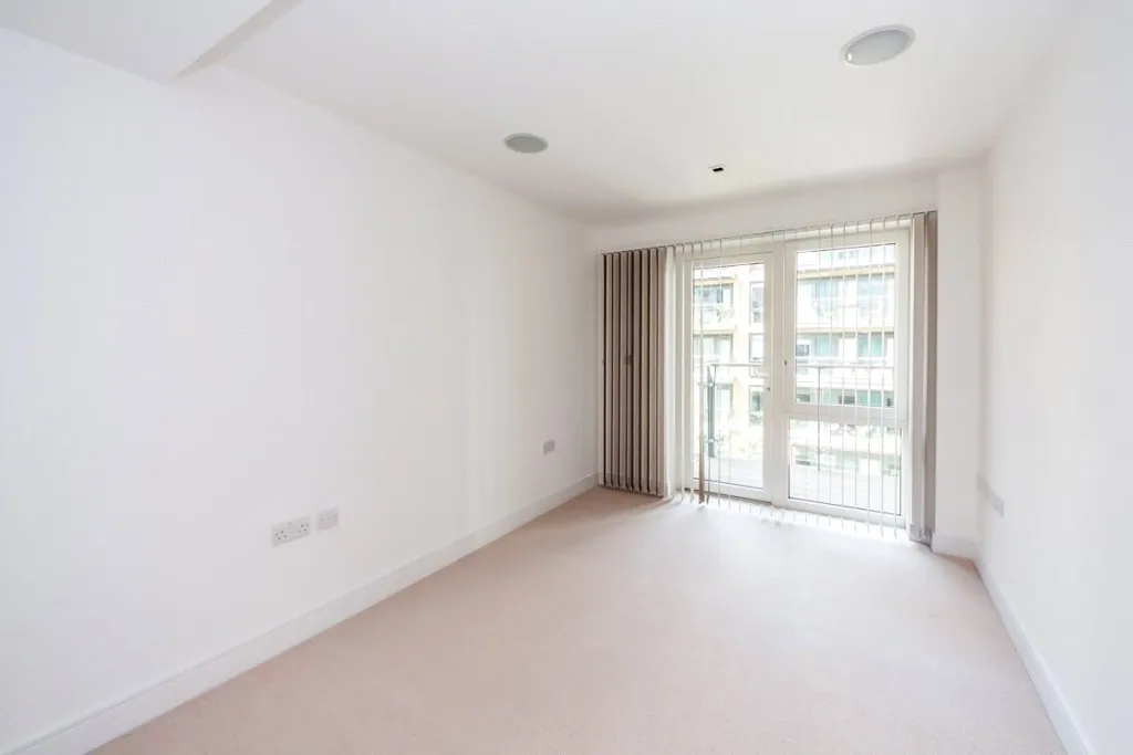 Kew Bridge Road, Brentford, TW8, photo 3