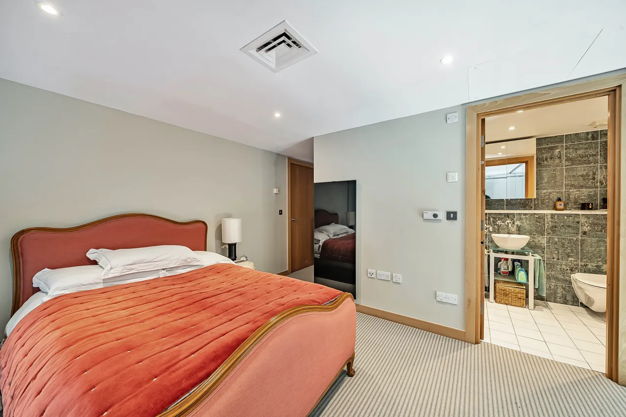 Apartment 36, Central Building, 3 Matthew Parker Street, London, photo 9