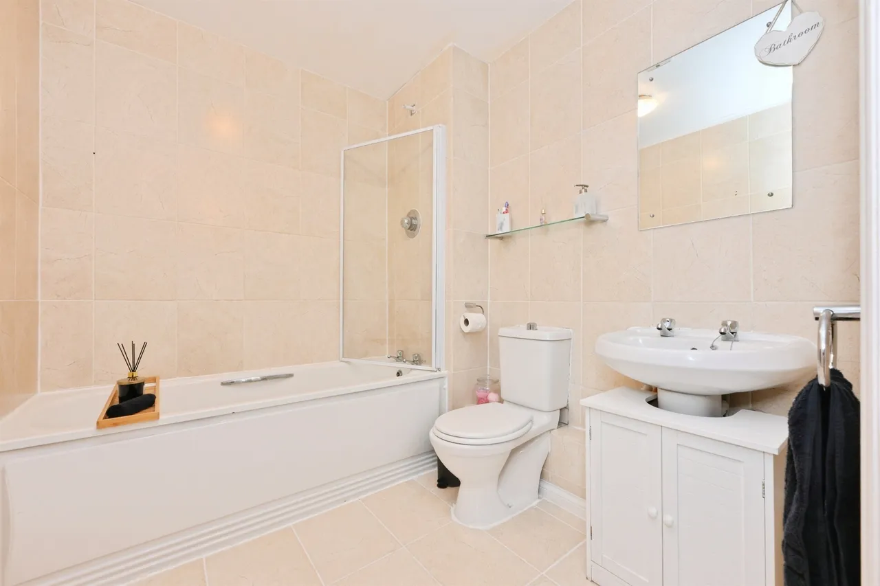 Taverners Way, Hoddesdon, photo 12