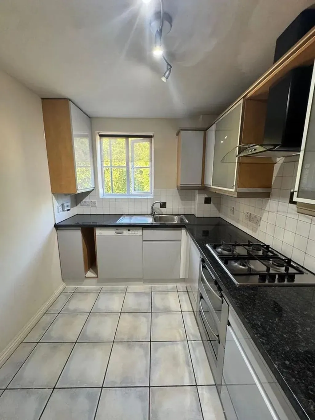Chambers Walk, Stanmore HA7 4FN, photo 2
