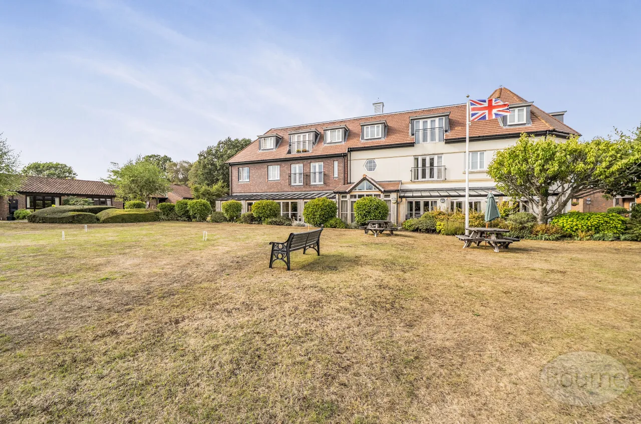 Essex Drive, Cranleigh, GU6, photo 11