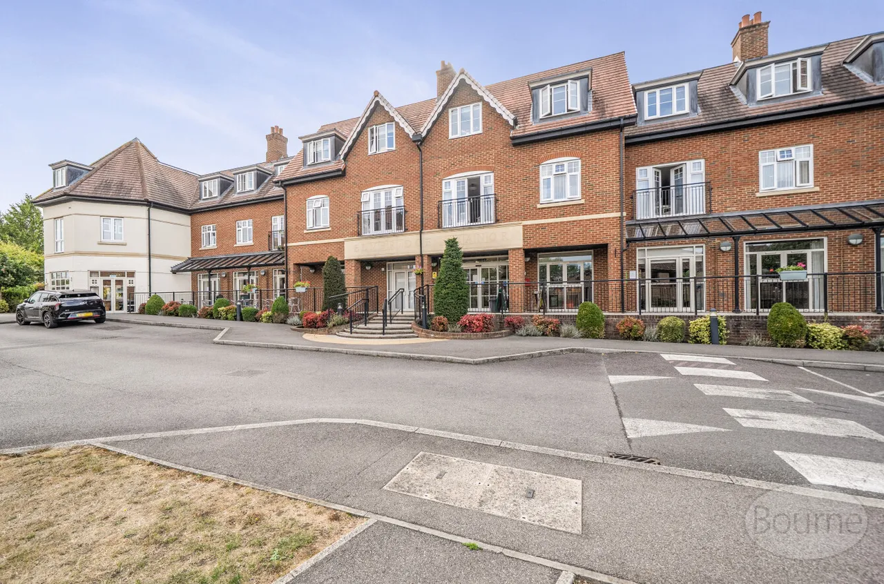 2 bed flat for sale, Essex Drive, Cranleigh, GU6