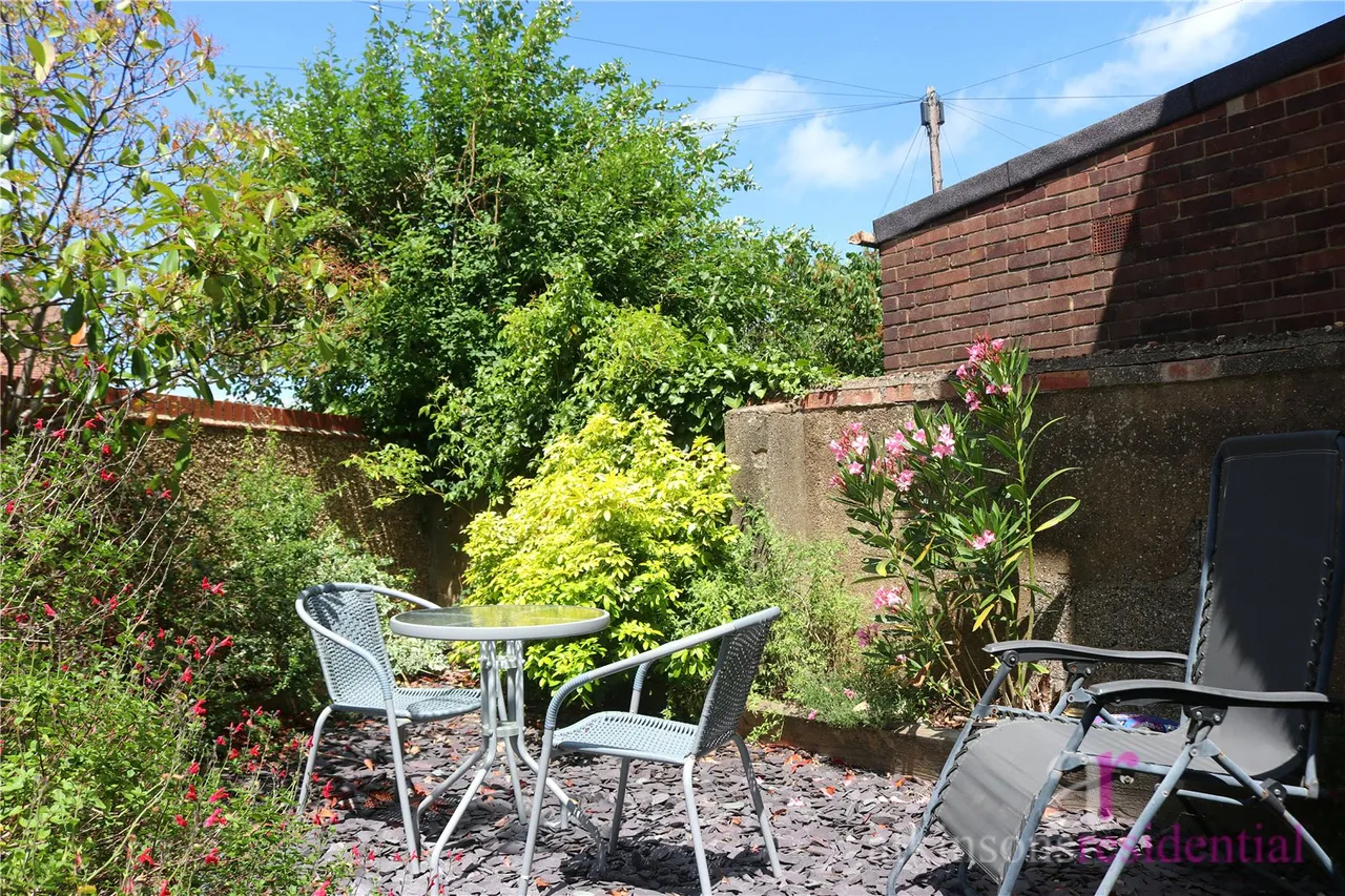 Russell Road, Enfield, Middlesex, EN1 4TW, photo 11