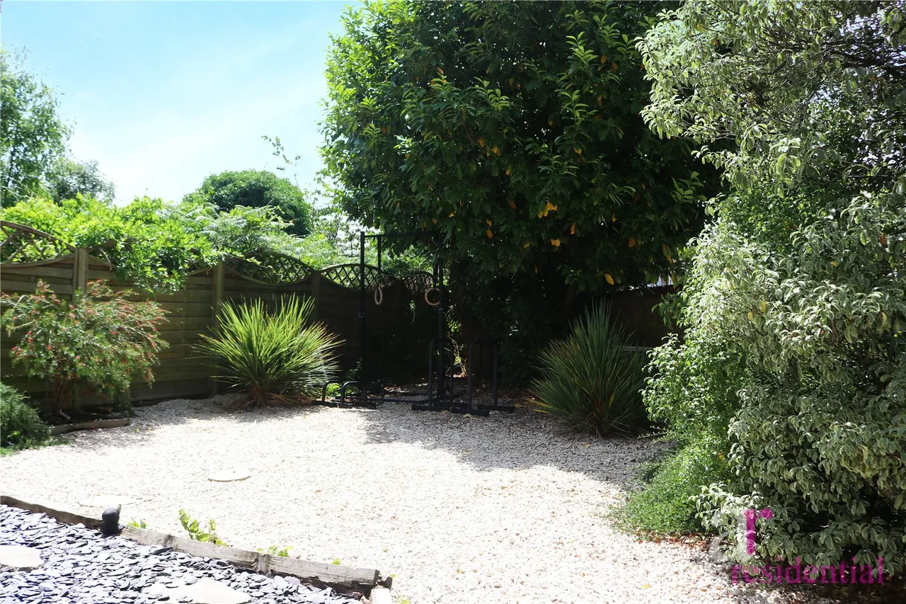 Russell Road, Enfield, Middlesex, EN1 4TW, photo 3