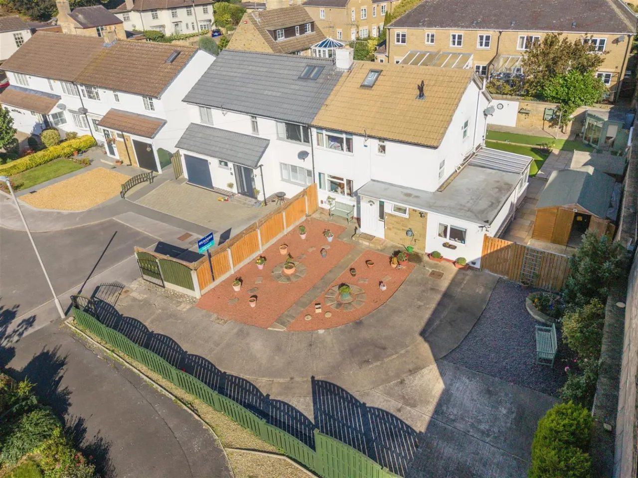 3 bed house for sale, Hall Close, Boston Spa, LS23