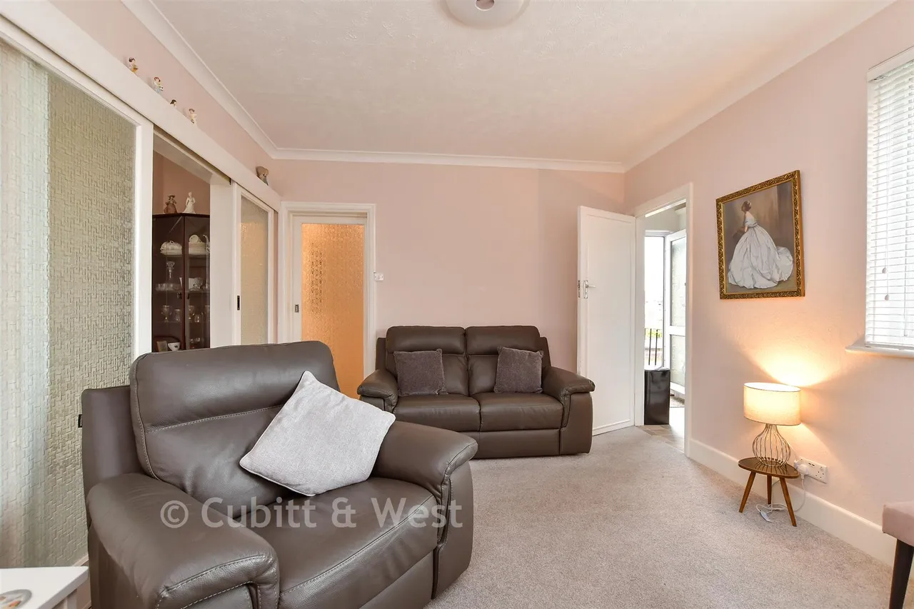 Centrecourt Road, Worthing, BN14, photo 4