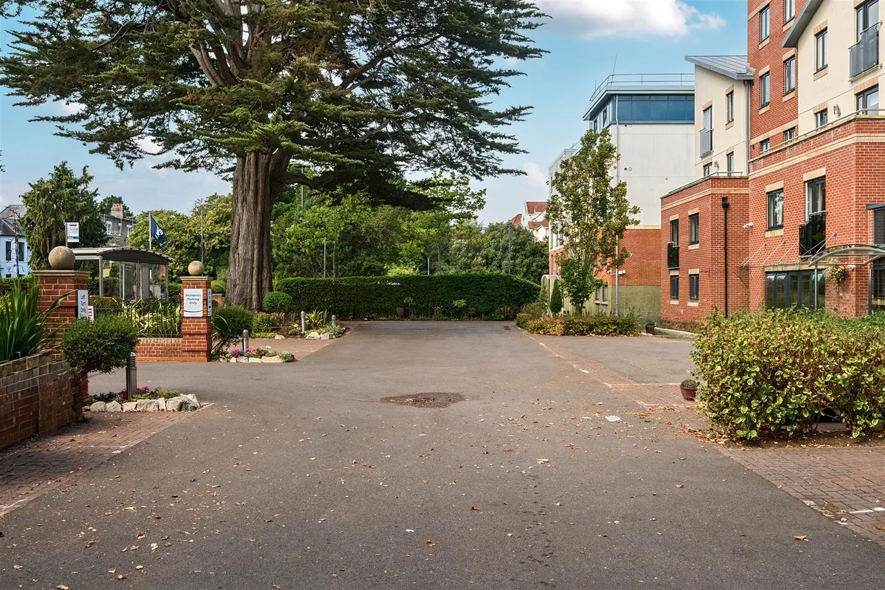 Poole Road, Bournemouth, BH2, photo 16