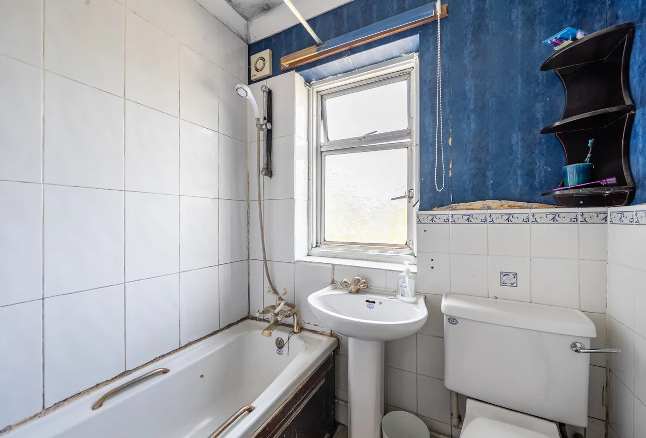 Lavender Avenue, Worcester Park, KT4 8RR, photo 10