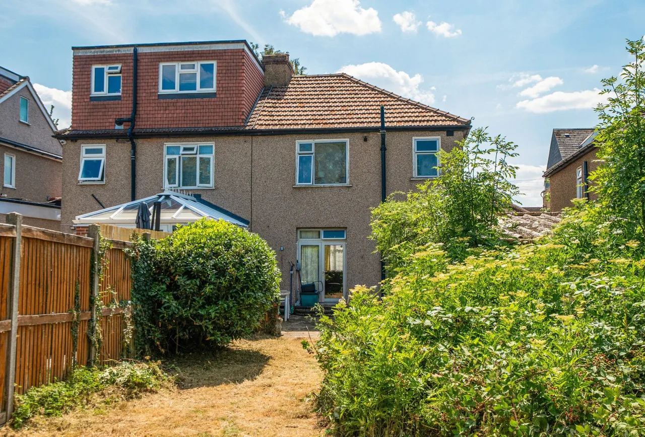 Lavender Avenue, Worcester Park, KT4 8RR, photo 2