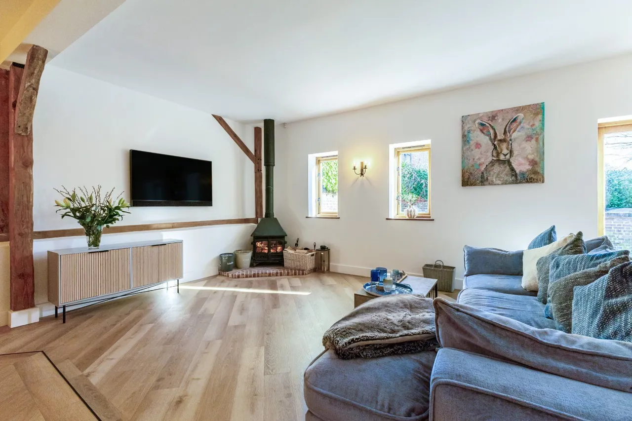 4 bed property for sale, St. Marys Court, Church End, LU6