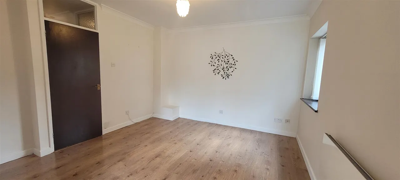 Greenford Avenue, Hanwell, photo 3