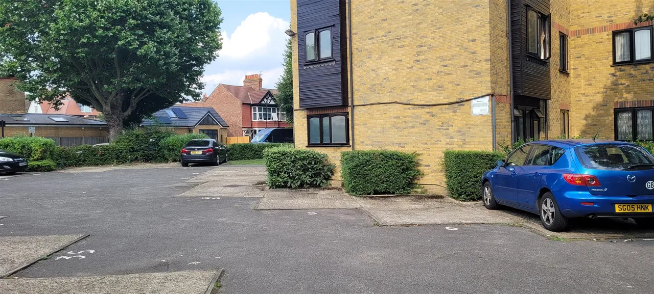 Greenford Avenue, Hanwell, photo 7