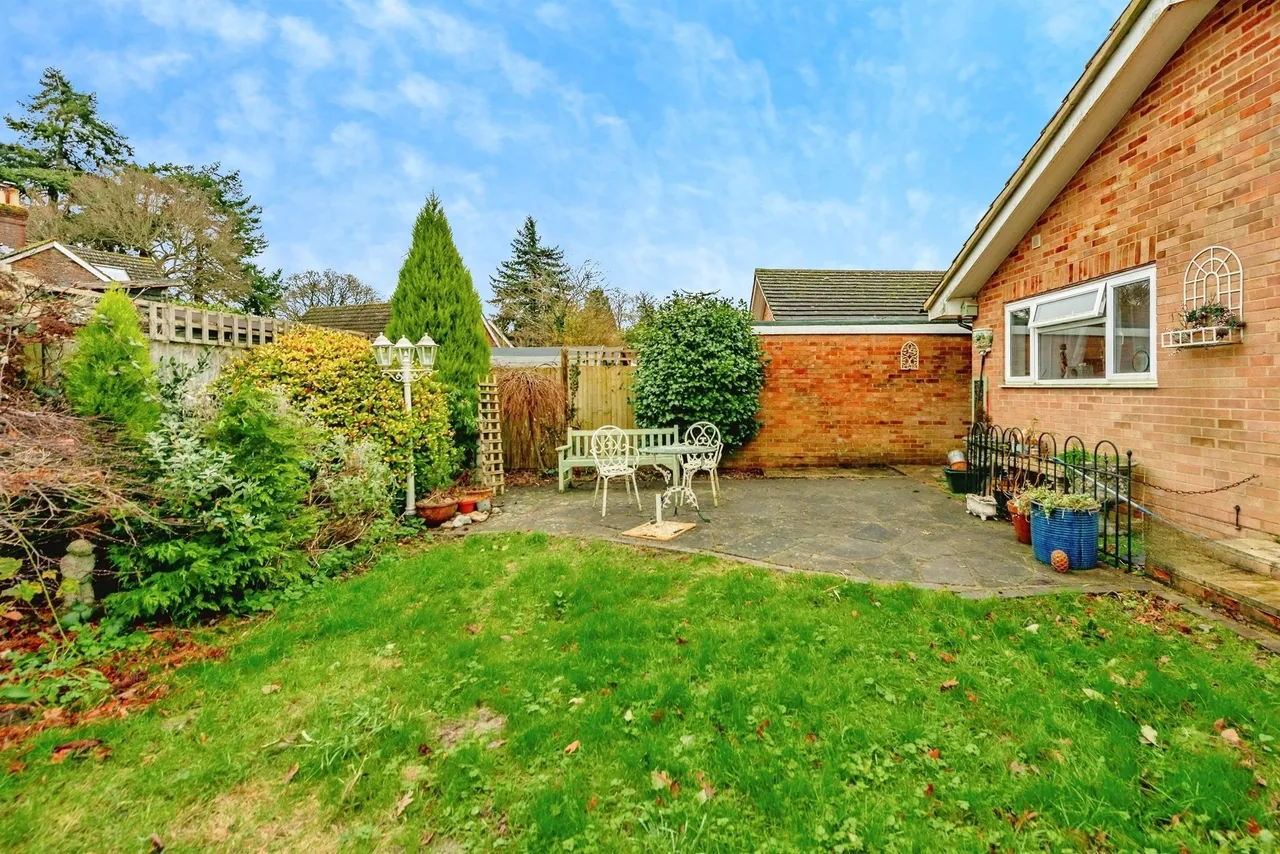 Hazelwood Close, Crawley Down, Crawley, photo 5