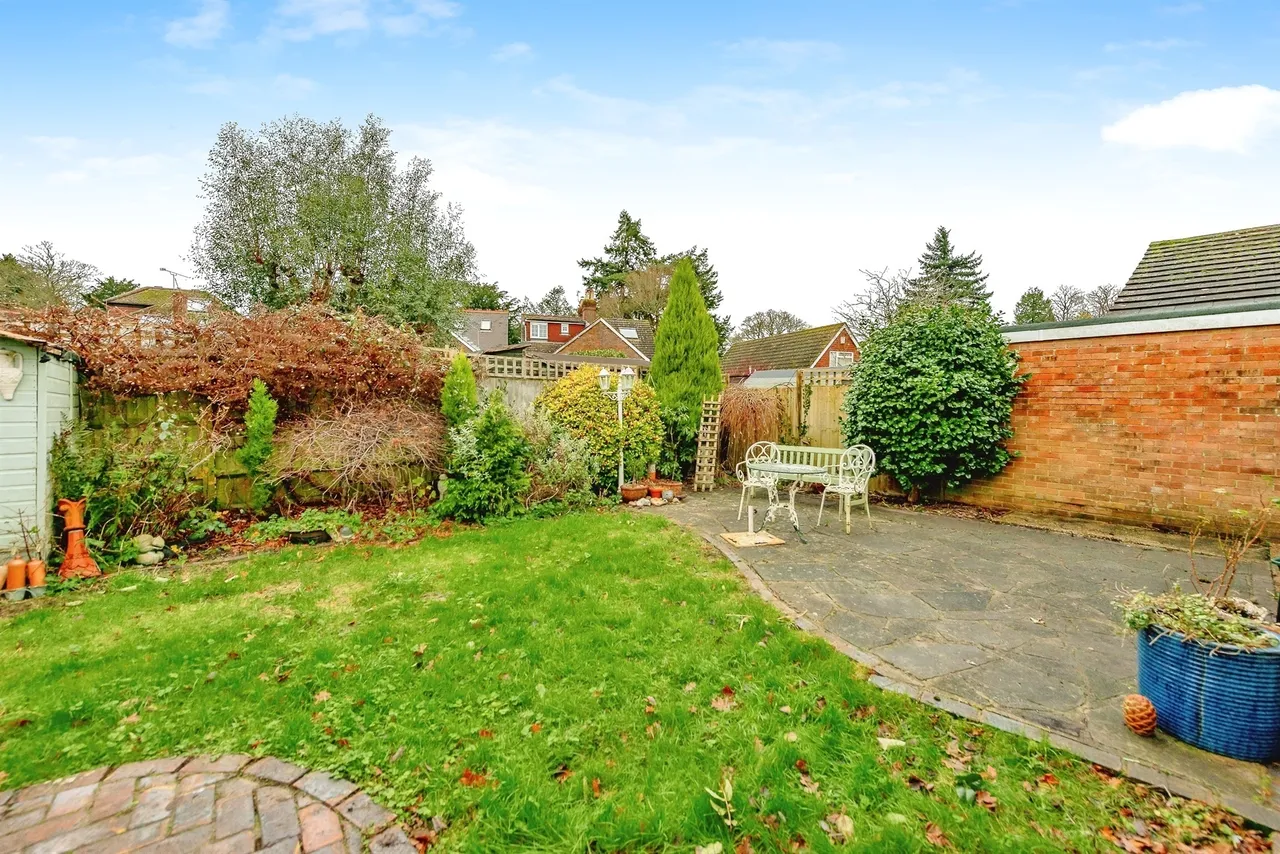 Hazelwood Close, Crawley Down, Crawley, photo 11