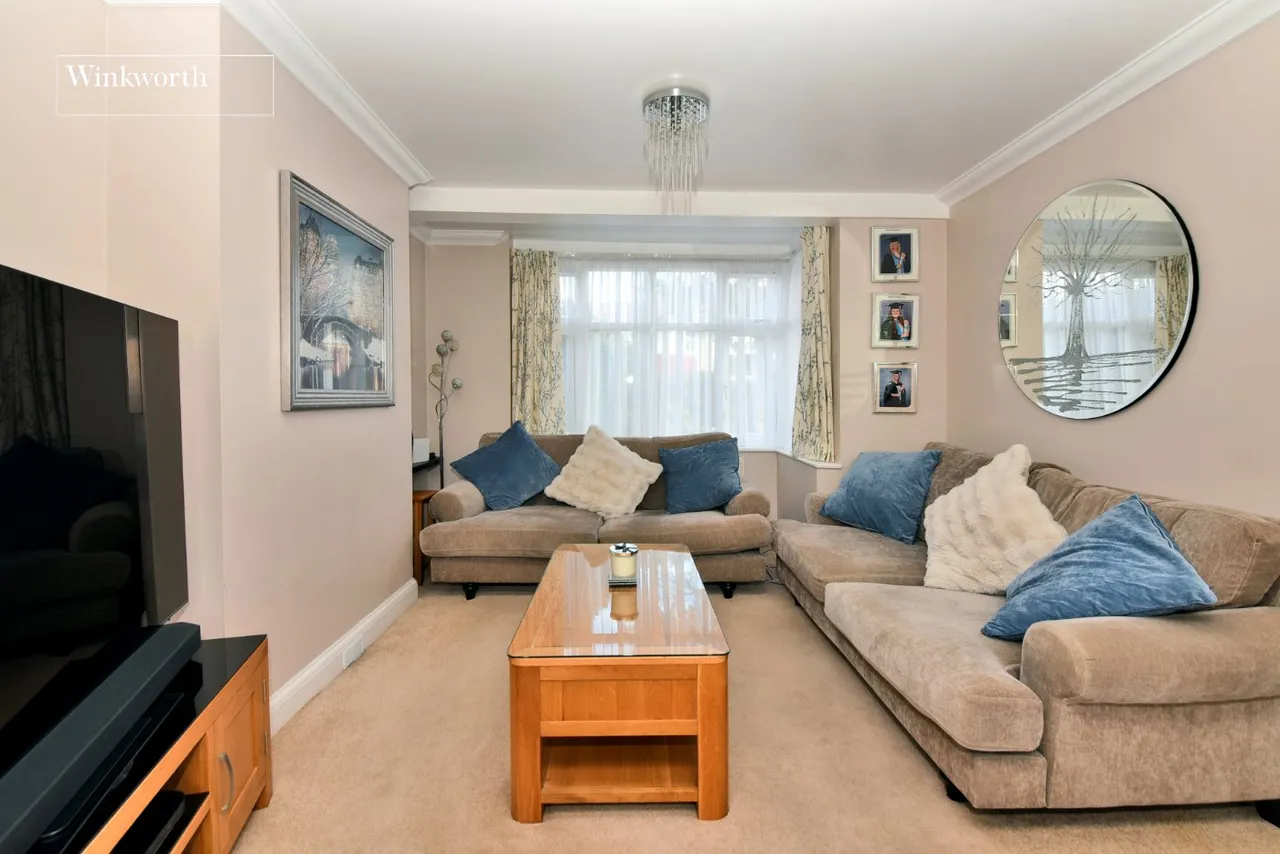 Walsingham Gardens, Stoneleigh, KT19, photo 3