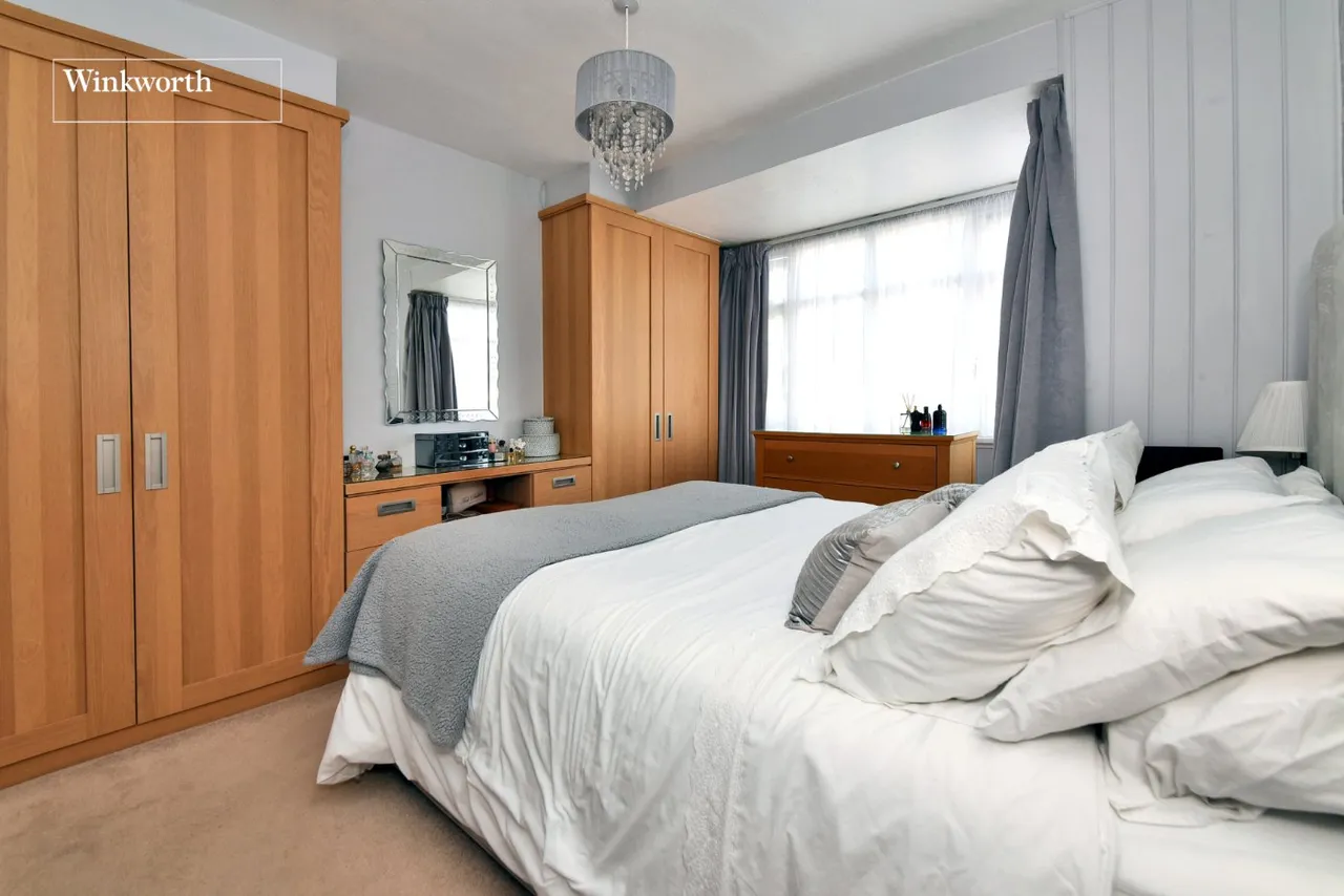 Walsingham Gardens, Stoneleigh, KT19, photo 5